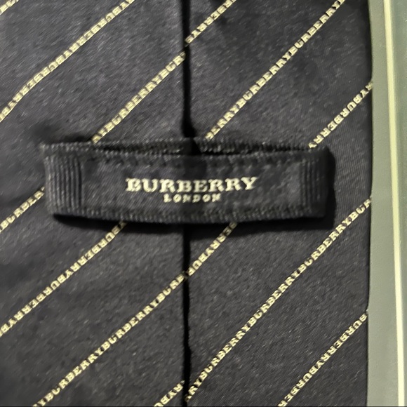 Burberry London Writing Silk Tie - Picture 4 of 5